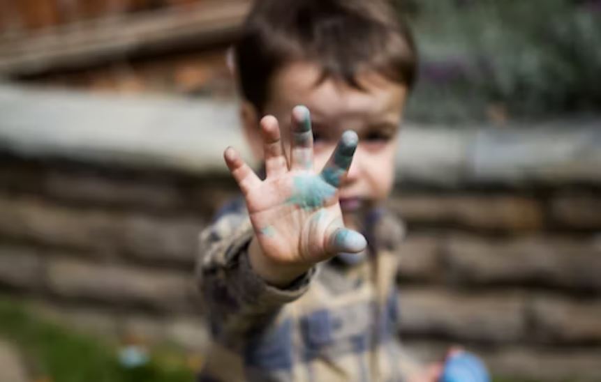 Toddler Crossing Fingers (Explained)